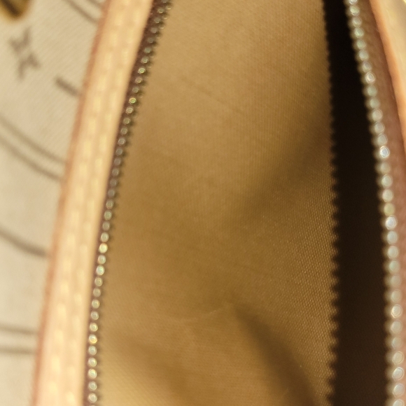Louis Vuitton Neverfull PM - Picture 9 of 16